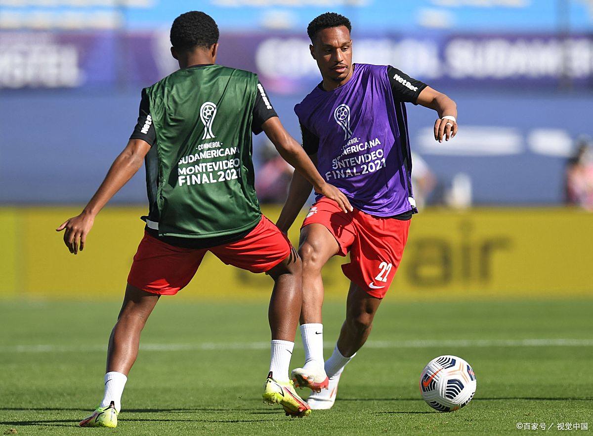 包含赛地聚焦：法国杯赛后热度飙升；芝加哥公牛迎来里程碑；信心回归；更衣室氛围转暖的词条