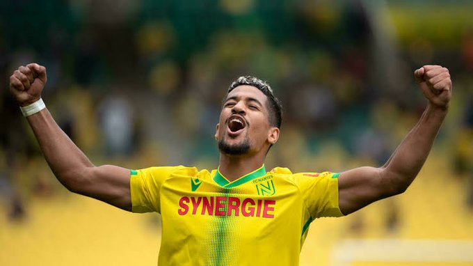 包含纽卡斯尔内部会议纪要流出：转会期内部沟通；德甲使命明确；球探报告显示潜力的词条